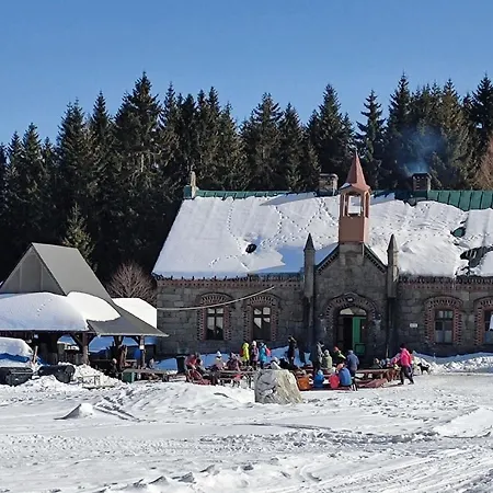 Enjoyharrachov - Atraktivni Klidny Klimatizovany Apartman 20 V Centru Harrachova S Parkovanim, Wifi-Wlan, Sat, Herni Konzoli, Ipad, Netflix Zdarma, Moznosti Dobijeni Auta, Vyhledem Do Zahrady A Na Romanticky Kostelik Exterior photo
