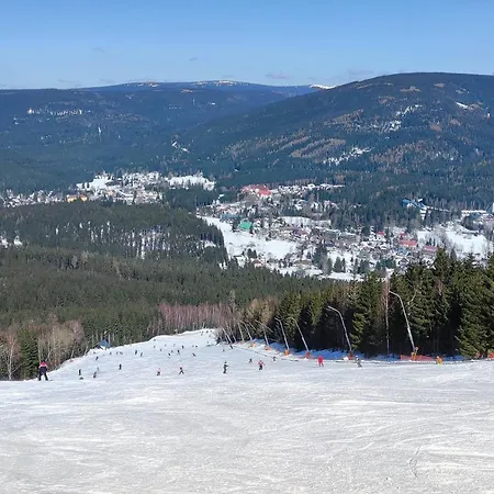 Enjoyharrachov - Atraktivni Klidny Klimatizovany Apartman 20 V Centru Harrachova S Parkovanim, Wifi-Wlan, Sat, Herni Konzoli, Ipad, Netflix Zdarma, Moznosti Dobijeni Auta, Vyhledem Do Zahrady A Na Romanticky Kostelik Exterior photo