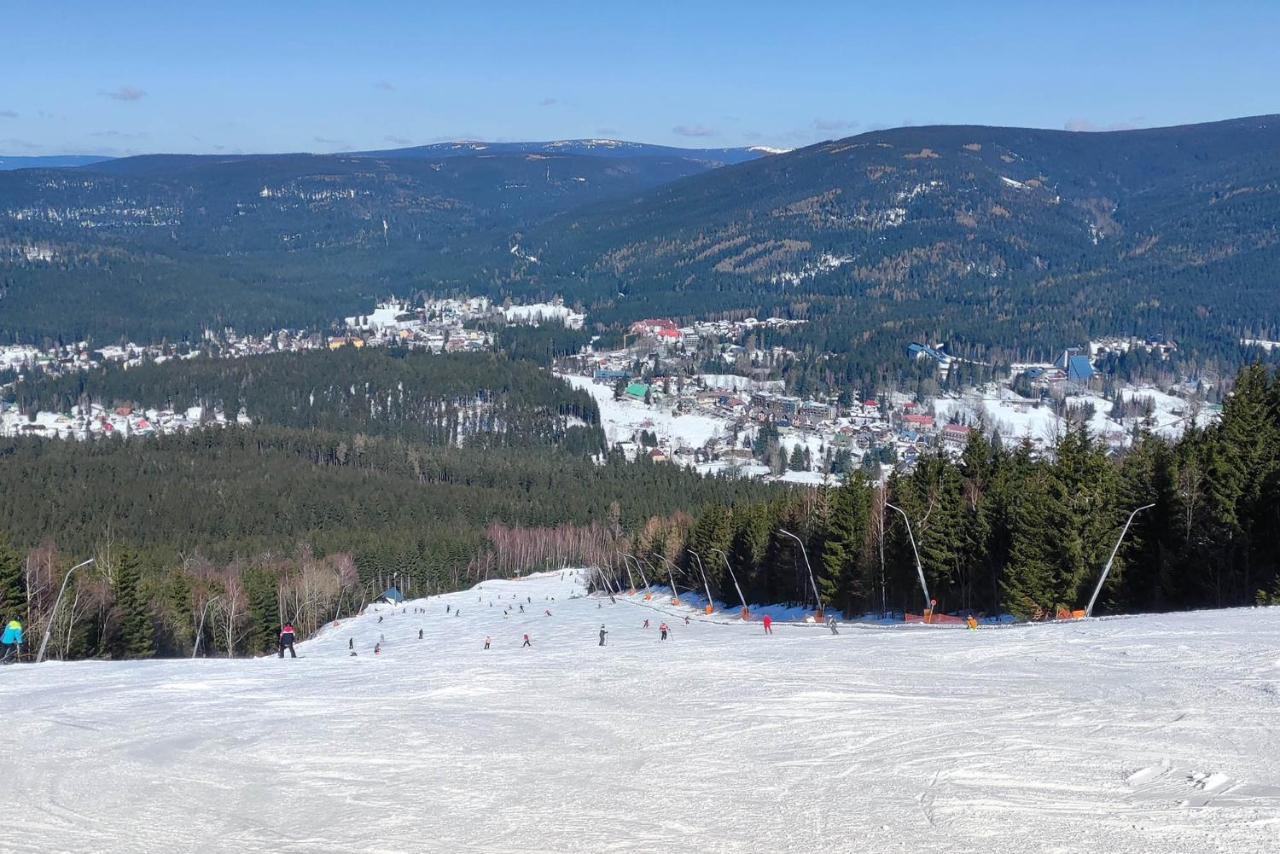 Enjoyharrachov - Atraktivni Klidny Klimatizovany 20 V Centru Harrachova S Parkovanim, Wifi-wlan, Sat, Herni Konzoli, Ipad, Netflix Zdarma, Moznosti Dobijeni Auta, Vyhledem Do Zahrady A Na Romanticky Kostelik Apartment *