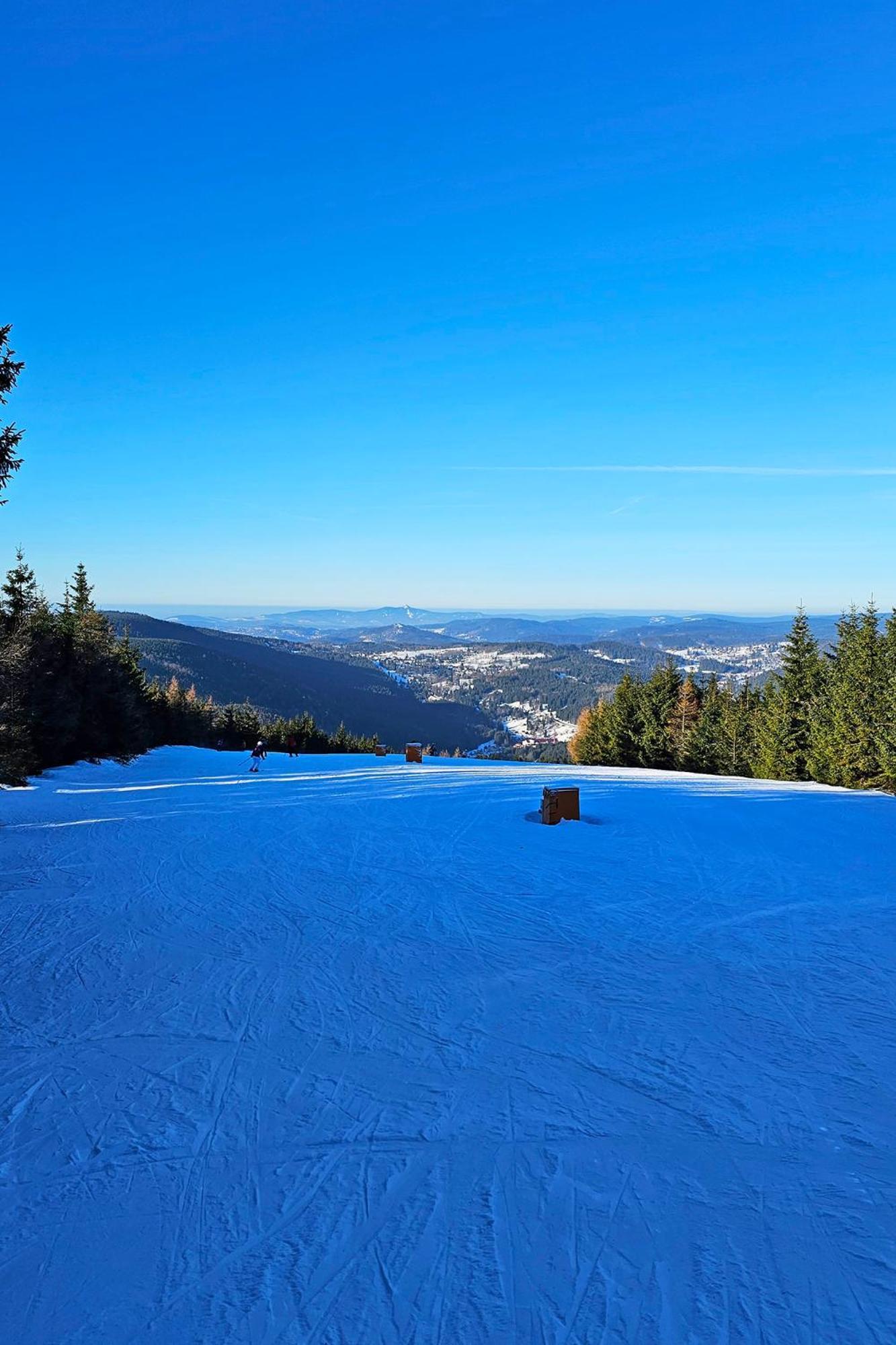 Enjoyharrachov - Atraktivni Klidny Klimatizovany 20 V Centru Harrachova S Parkovanim, Wifi-wlan, Sat, Herni Konzoli, Ipad, Netflix Zdarma, Moznosti Dobijeni Auta, Vyhledem Do Zahrady A Na Romanticky Kostelik Apartment