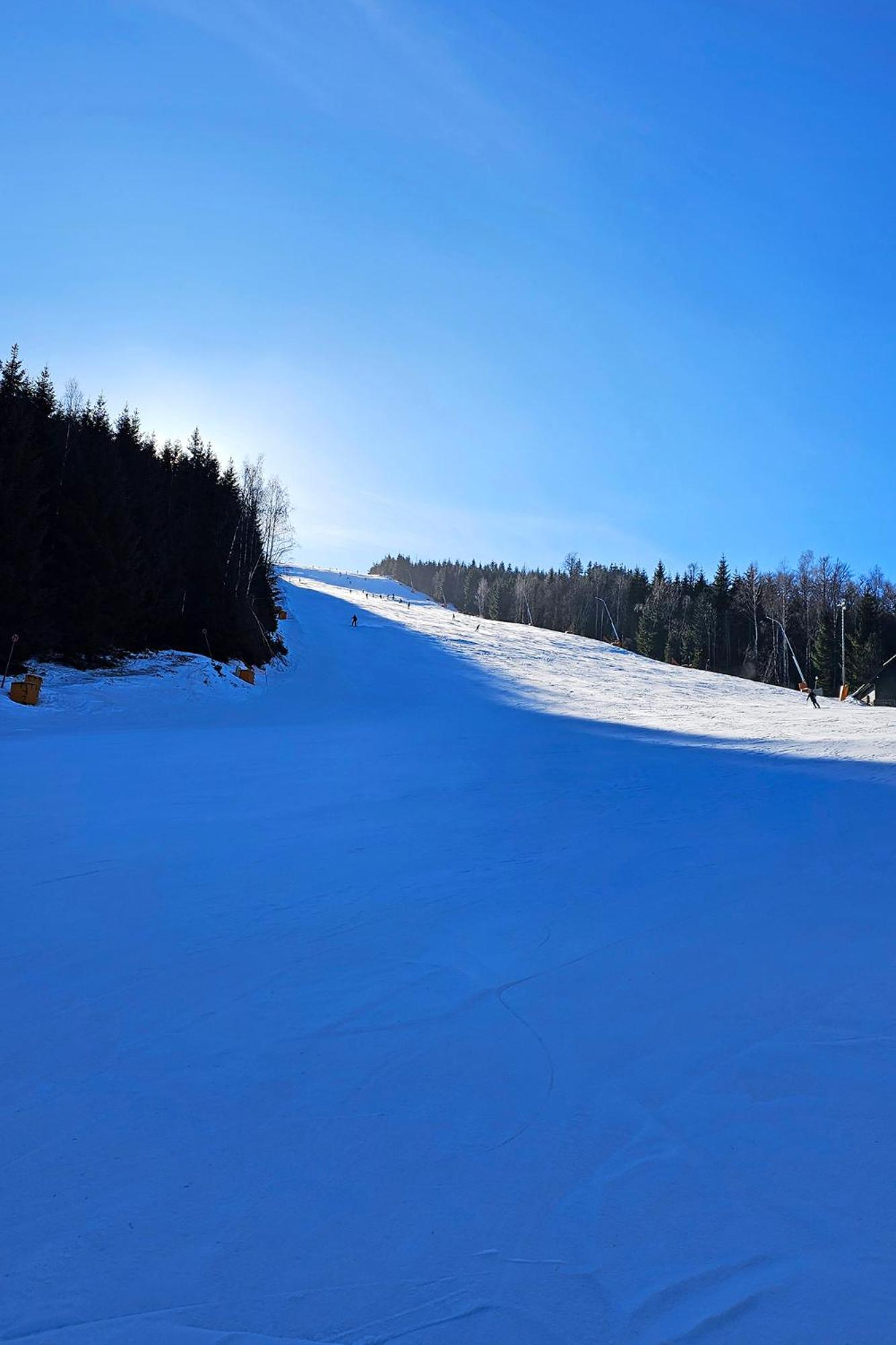 Enjoyharrachov - Atraktivni Klidny Klimatizovany 20 V Centru Harrachova S Parkovanim, Wifi-wlan, Sat, Herni Konzoli, Ipad, Netflix Zdarma, Moznosti Dobijeni Auta, Vyhledem Do Zahrady A Na Romanticky Kostelik Apartment