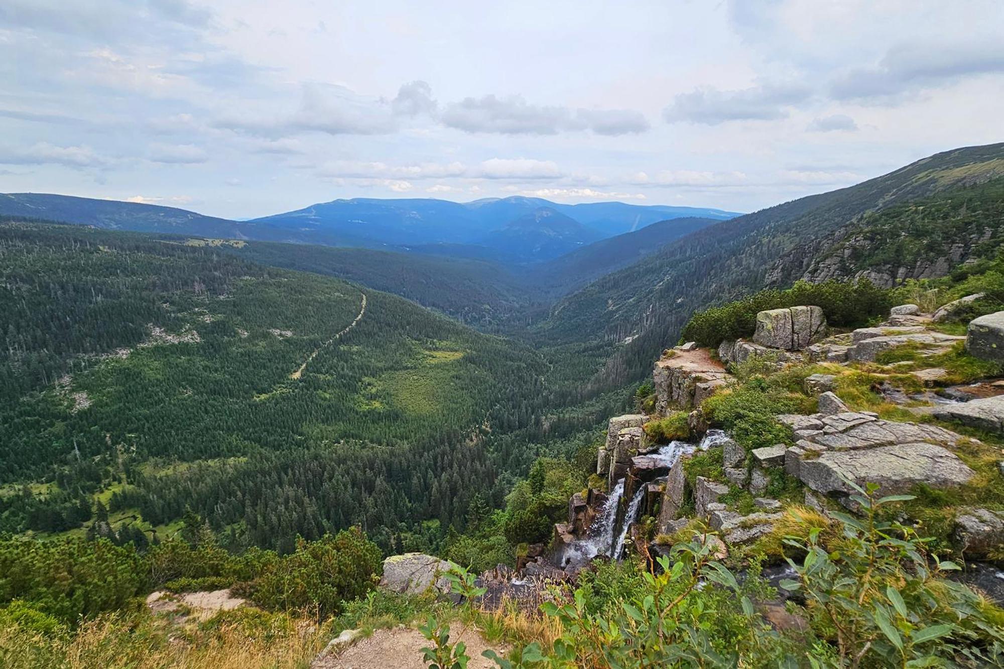 Enjoyharrachov - Atraktivni Klidny Klimatizovany 20 V Centru Harrachova S Parkovanim, Wifi-wlan, Sat, Herni Konzoli, Ipad, Netflix Zdarma, Moznosti Dobijeni Auta, Vyhledem Do Zahrady A Na Romanticky Kostelik Apartment