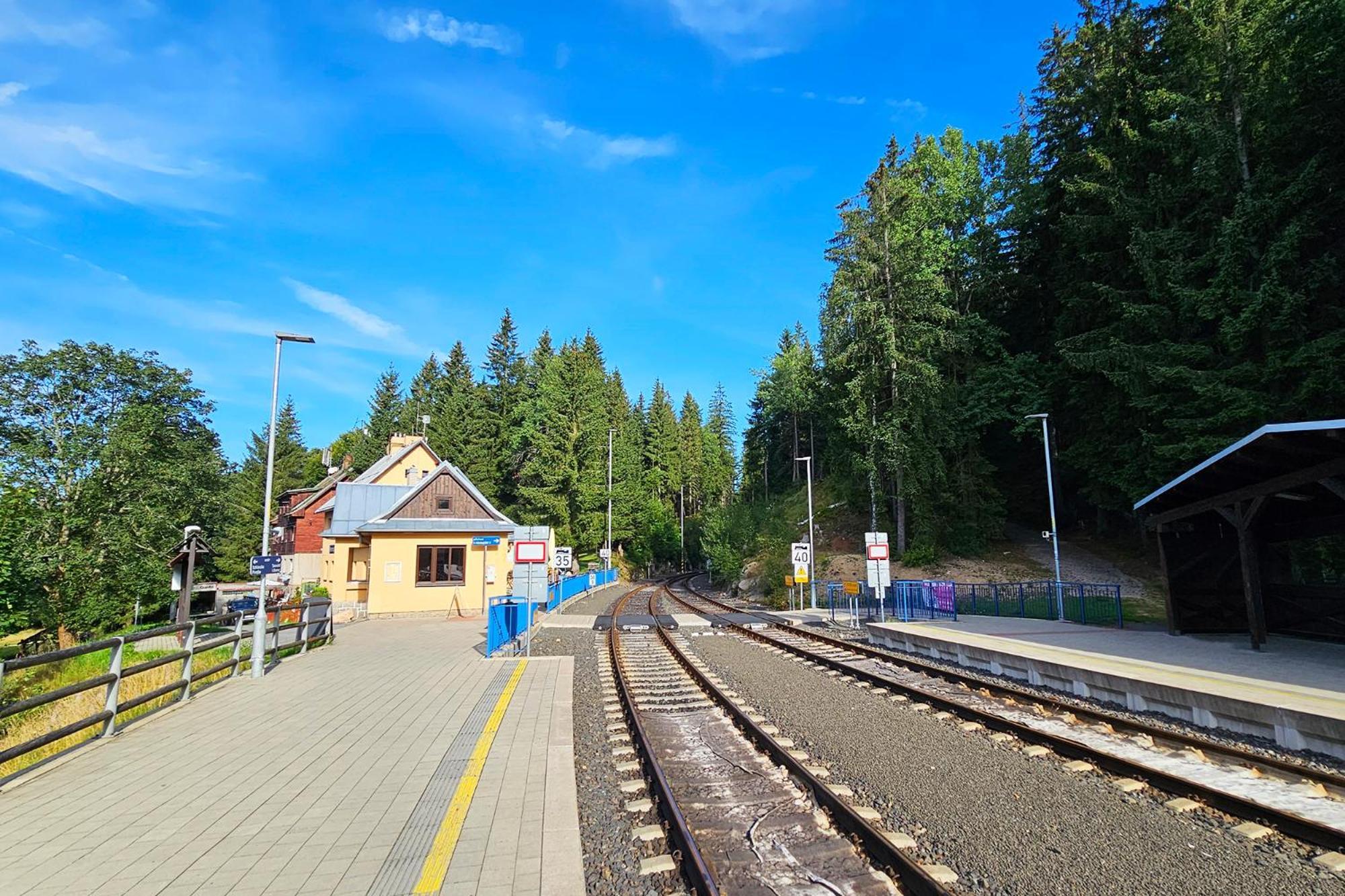 Apartment Enjoyharrachov - Atraktivni Klidny Klimatizovany 20 V Centru Harrachova S Parkovanim, Wifi-wlan, Sat, Herni Konzoli, Ipad, Netflix Zdarma, Moznosti Dobijeni Auta, Vyhledem Do Zahrady A Na Romanticky Kostelik