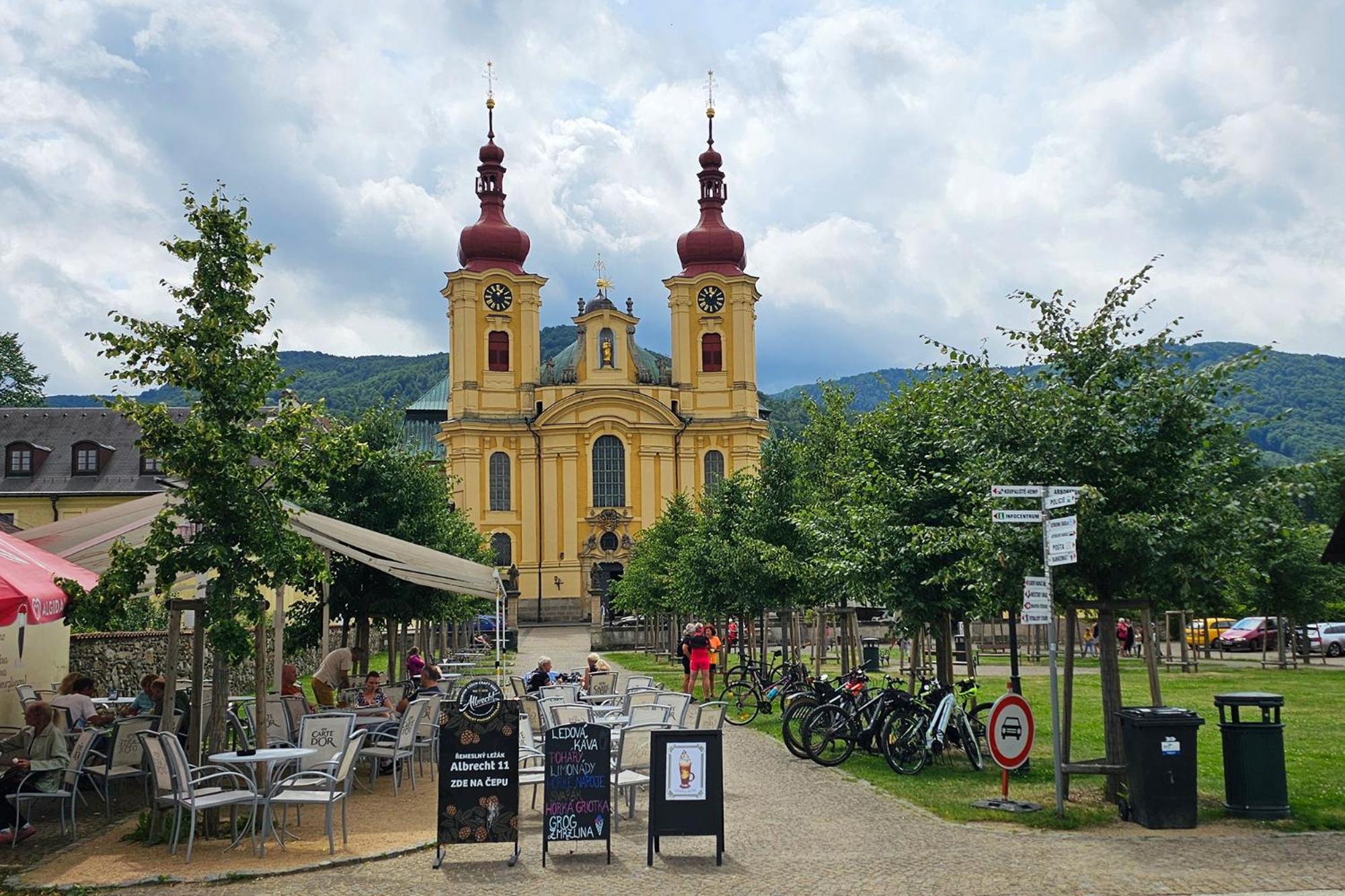 Enjoyharrachov - Atraktivni Klidny Klimatizovany 20 V Centru Harrachova S Parkovanim, Wifi-wlan, Sat, Herni Konzoli, Ipad, Netflix Zdarma, Moznosti Dobijeni Auta, Vyhledem Do Zahrady A Na Romanticky Kostelik * Harrachov